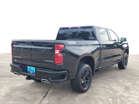 Used 2023 Chevrolet Silverado 1500 Custom Trail Boss AWD/4WD image 4