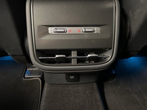 Certified 2025 Lincoln Nautilus Premier w/ Equipment Group 102A image 33