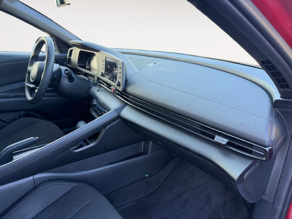 Certified 2025 Hyundai Elantra Sport FWD image 27