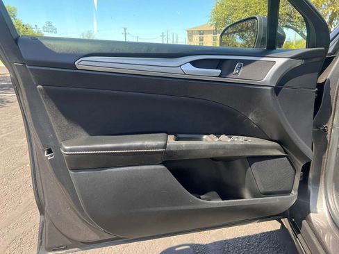 Used 2020 Ford Fusion SE image 15