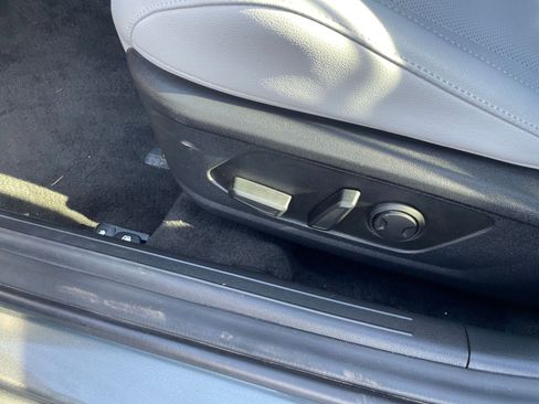 Used 2025 Hyundai Elantra Limited image 23