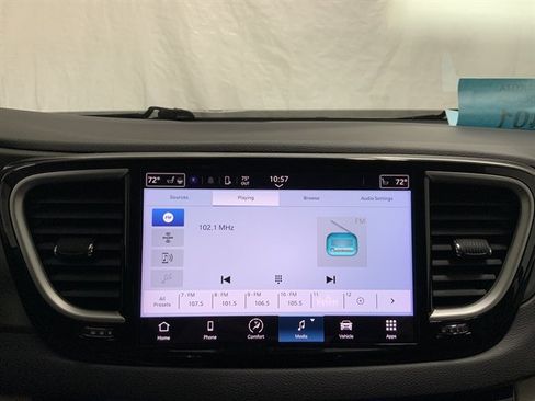 Used 2024 Chrysler Pacifica Touring-L FWD image 29