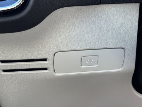 New 2026 Volvo XC40 B5 Plus w/ Protection Package Premier image 19