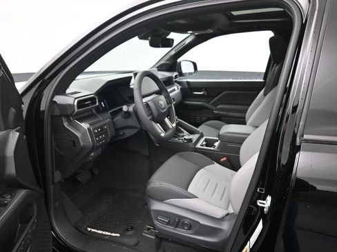 New 2026 Toyota Tacoma TRD Off-Road w/ TRD Off Road Upgrade Package AWD/4WD image 9