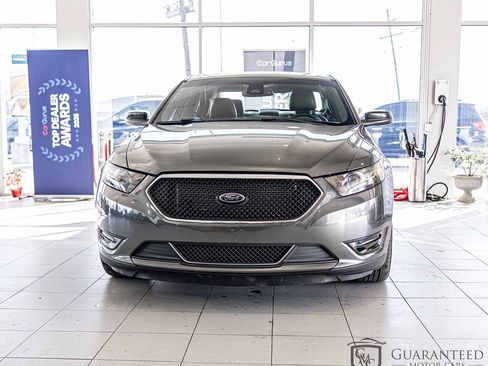 Used 2018 Ford Taurus SHO image 2