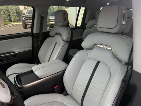 Used 2023 Rivian R1S Adventure AWD/4WD image 21