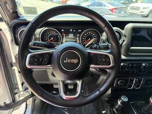 Used 2018 Jeep Wrangler Unlimited Sahara AWD/4WD image 14