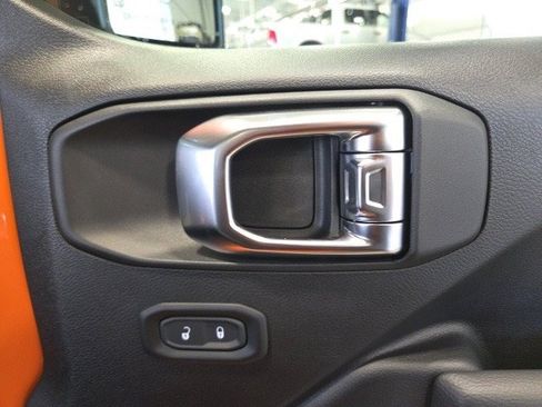 New 2025 Jeep Gladiator Mojave w/ Convenience Group image 26