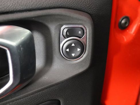 Used 2026 Jeep Wrangler Unlimited Sahara AWD/4WD image 22