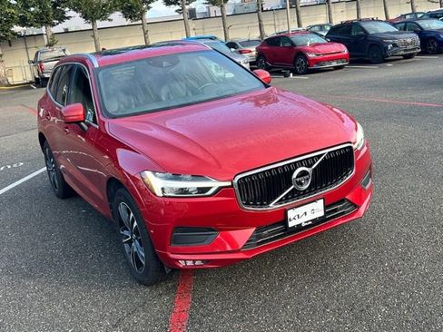 Used 2018 Volvo XC60 T6 Momentum w/ Convenience Package image 5