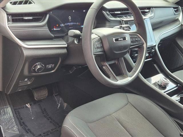 Used 2023 Jeep Grand Cherokee Laredo w/ Trailer Tow Prep Group (B) AWD/4WD image 13