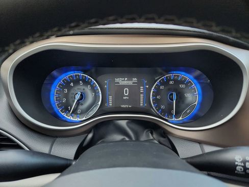 Used 2022 Chrysler Voyager LX FWD image 14