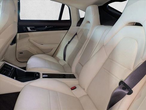 Used 2020 Porsche Panamera image 20