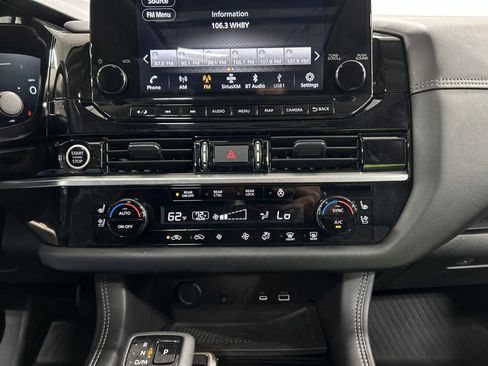 Used 2024 Nissan Pathfinder Platinum AWD/4WD image 23