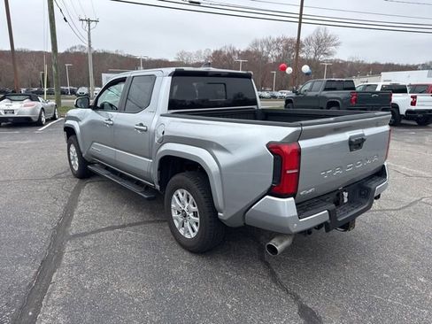 Used 2025 Toyota Tacoma SR5 w/ SR5 Upgrade Package AWD/4WD image 5