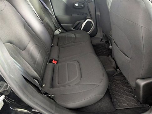 Used 2018 Jeep Renegade Latitude w/ UConnect 8.4 Nav Group image 29