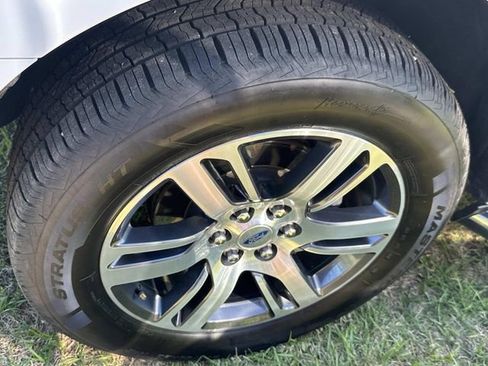 Used 2023 Ford Expedition Limited image 34