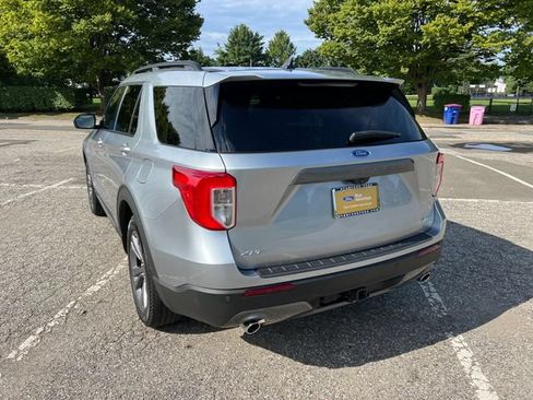 Used 2023 Ford Explorer XLT w/ Equipment Group 202A AWD/4WD image 8