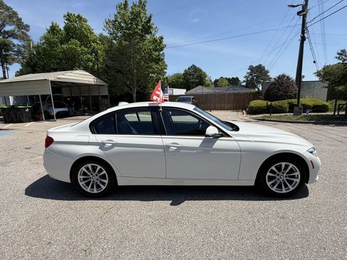 Used 2018 BMW 320i xDrive Sedan AWD/4WD image 4