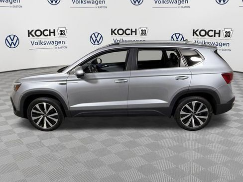 Used 2024 Volkswagen Taos SE FWD image 4