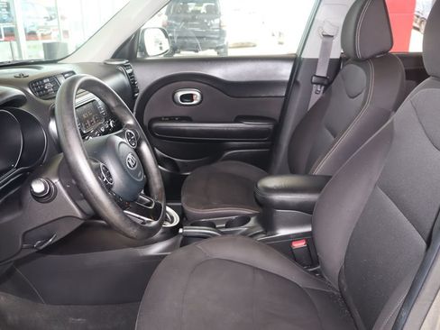 Used 2018 Kia Soul FWD image 13