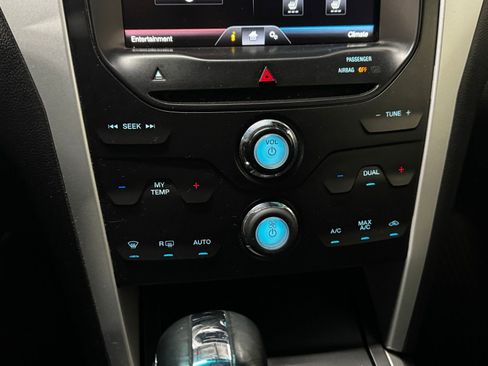Used 2014 Ford Explorer XLT w/ Equipment Group 202A AWD/4WD image 20