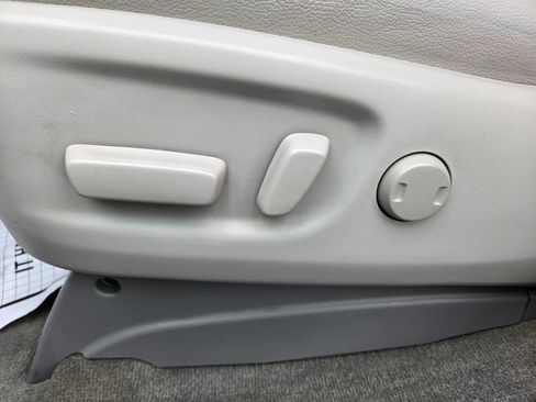 Used 2014 Toyota Sienna XLE w/ Entertainment Package FWD image 13