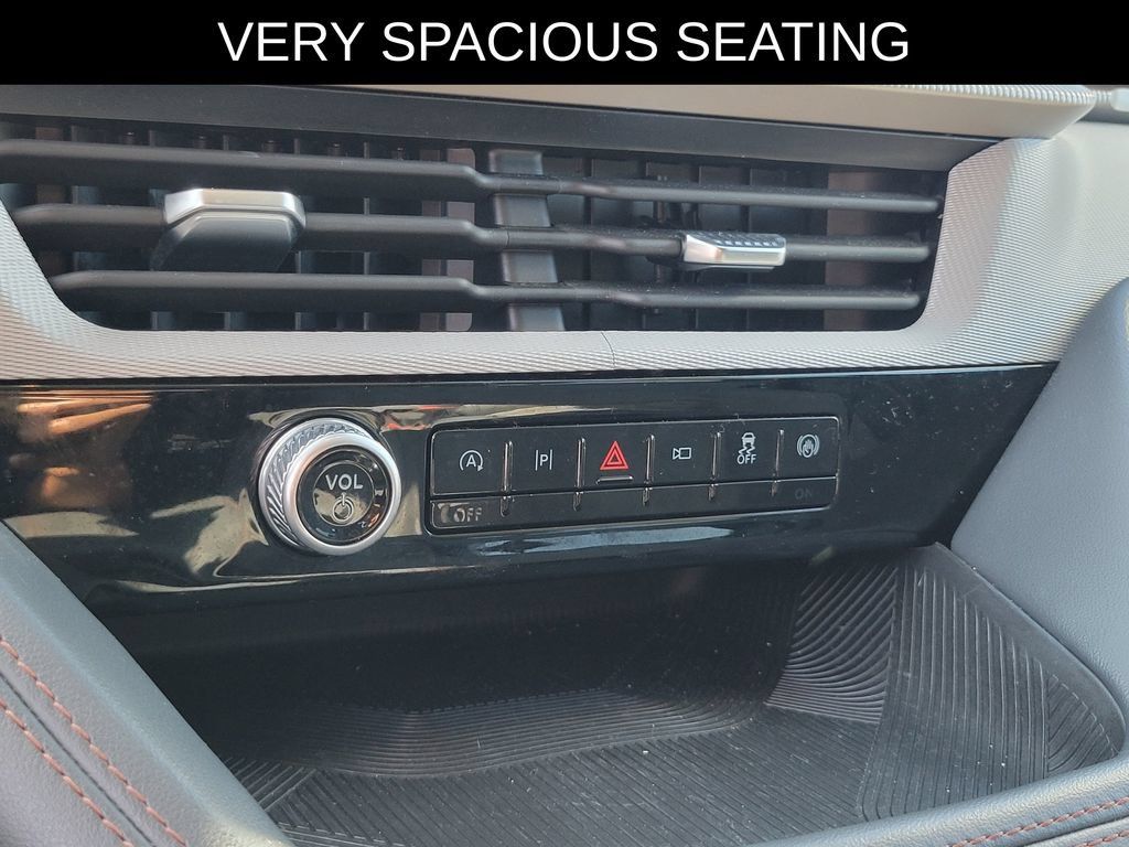 Used 2025 Ford Explorer Active AWD/4WD image 27