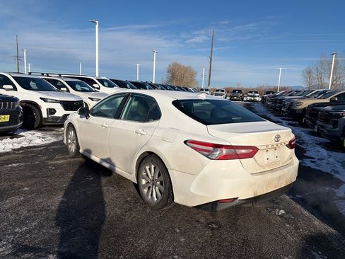 Used 2019 Toyota Camry LE image 3