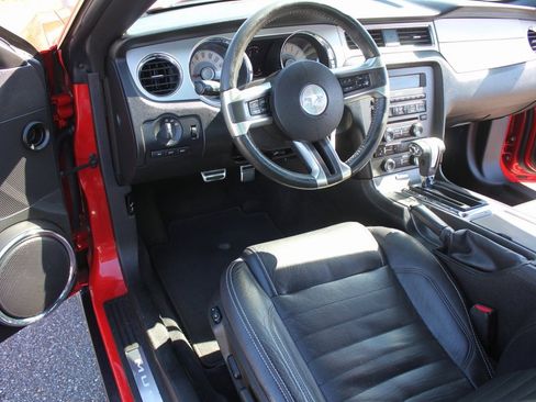 Used 2011 Ford Mustang Premium image 12