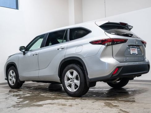 Used 2024 Toyota Highlander LE image 7