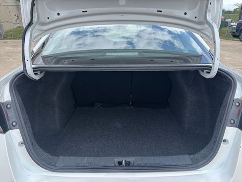 Used 2025 Nissan Versa SV FWD image 29