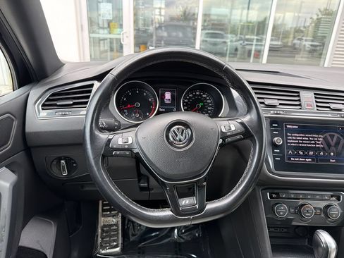Certified 2020 Volkswagen Tiguan SE R-Line AWD/4WD image 17