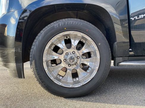 Used 2018 GMC Yukon SLE image 30