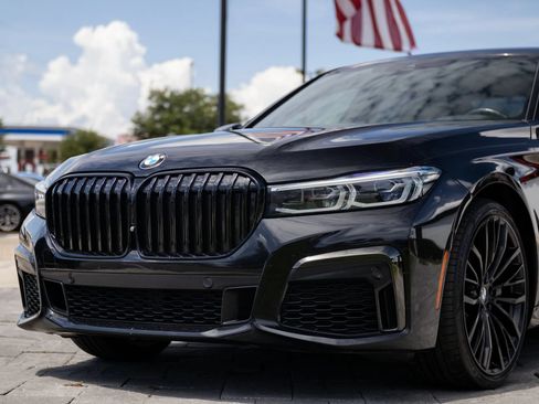 Used 2020 BMW 740i w/ M Sport Package RWD image 5