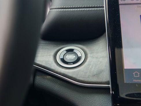 Used 2023 Jeep Grand Cherokee Overland AWD/4WD image 28