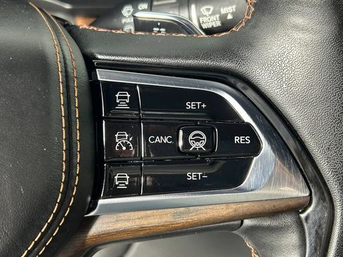 Used 2022 Jeep Grand Cherokee Summit w/ Advanced Protech Group IV AWD/4WD image 29