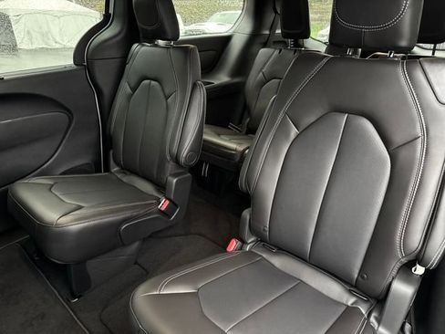 New 2026 Chrysler Pacifica Select image 20