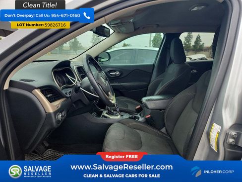 Used 2016 Jeep Cherokee Latitude FWD image 9