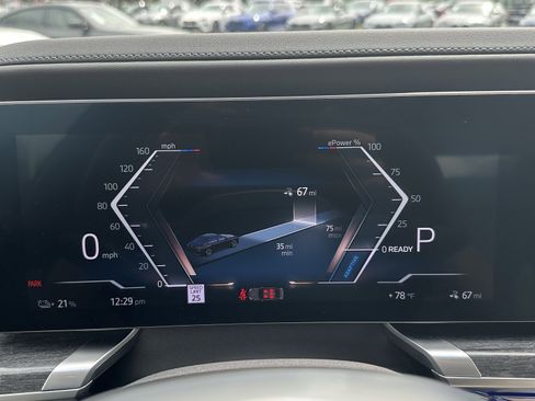 Certified 2025 BMW i7 xDrive60 w/ Premium Package image 22