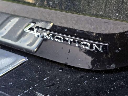 New 2025 Volkswagen Tiguan SE image 6