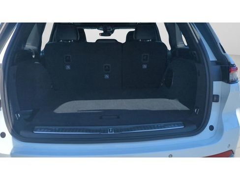 Used 2023 Jeep Grand Cherokee Overland w/ Luxury Tech Group IV image 9