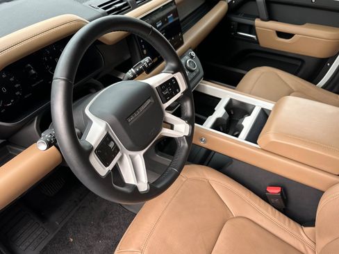 Used 2025 Land Rover Defender 110 S image 5