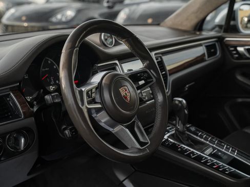 Used 2015 Porsche Macan Turbo image 17