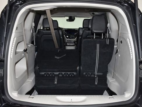 Used 2024 Chrysler Pacifica Touring-L FWD image 28