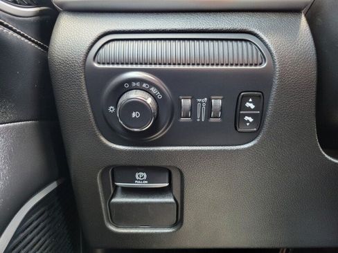 Used 2024 Jeep Wagoneer L Series II RWD image 15