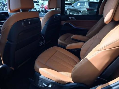 Used 2024 BMW X7 xDrive40i AWD/4WD image 25