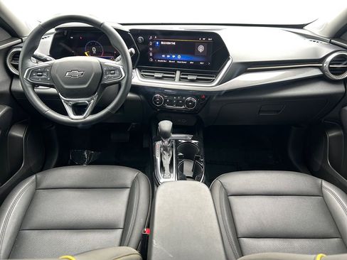 Used 2025 Chevrolet Trax ACTIV w/ Sunroof Package FWD image 13