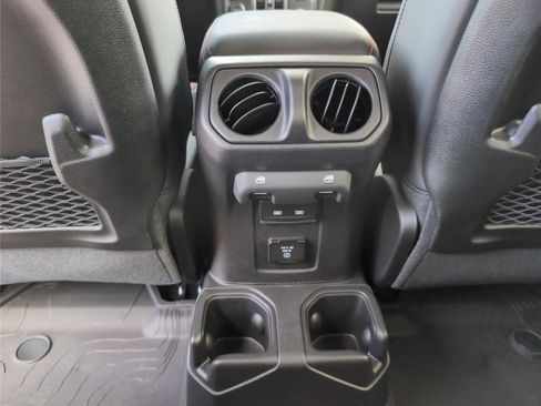 Used 2025 Jeep Gladiator Rubicon w/ Safety Group AWD/4WD image 27