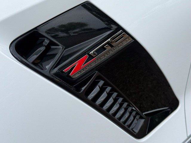 Used 2018 Chevrolet Corvette Z06 w/ Z07 Performance Package RWD image 16